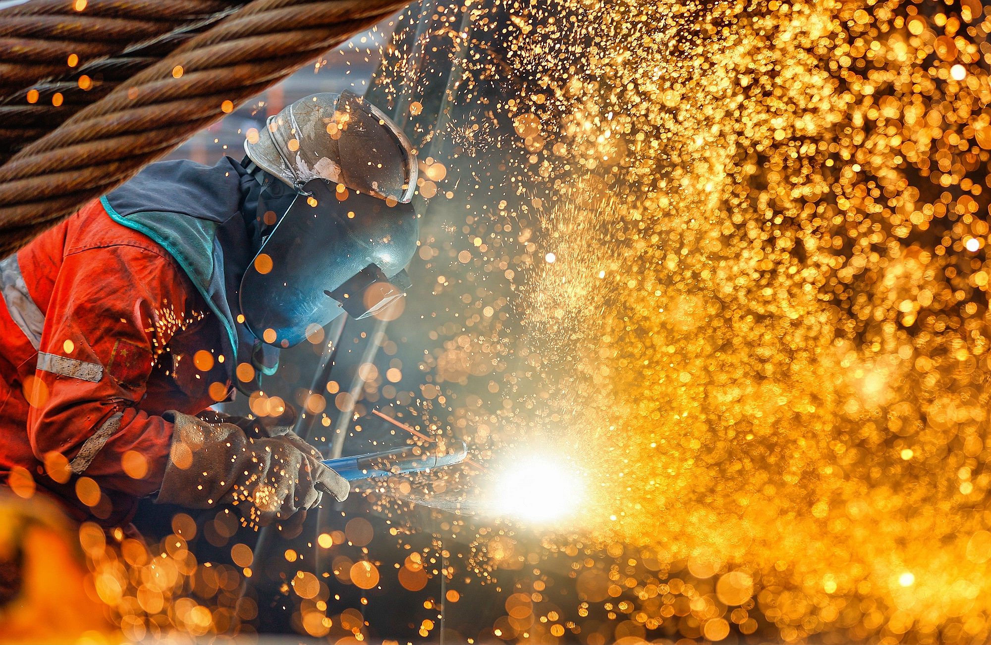 △ 2026年1月29日，在天津市濱海新區(qū)，海上油氣平臺(tái)建設(shè)工人進(jìn)行現(xiàn)場(chǎng)施工。