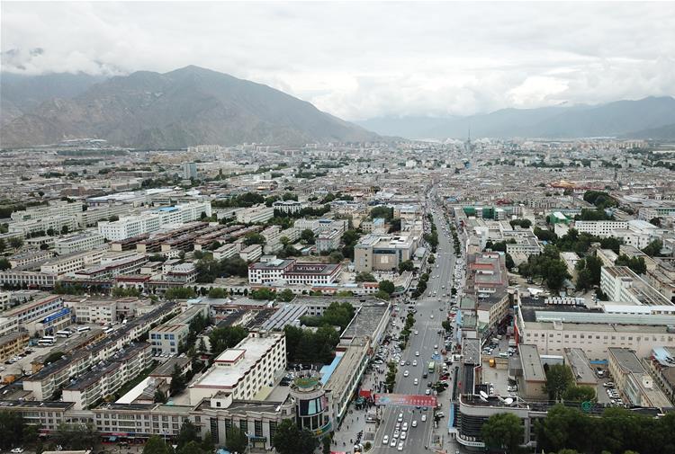 8?10日無人機拍攝的拉薩城市一景?新華社記?? 王益? ?.jpg
