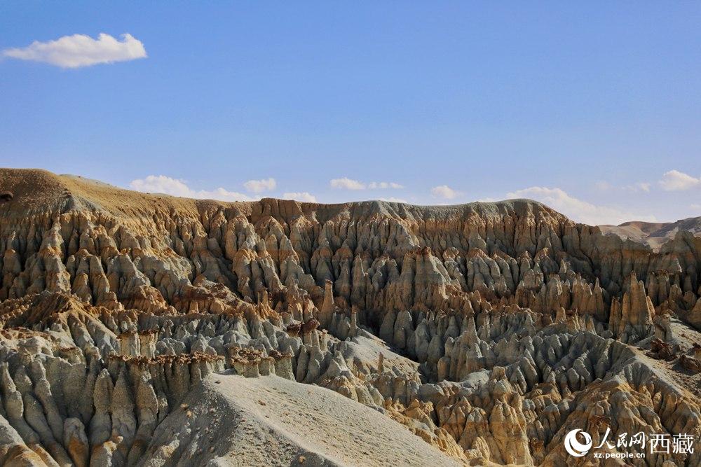 多姿多彩的土林。人民網 李海霞攝