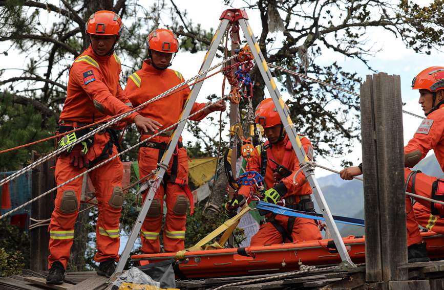 三腳架設(shè)置錨點(diǎn)。西繞拉翁攝