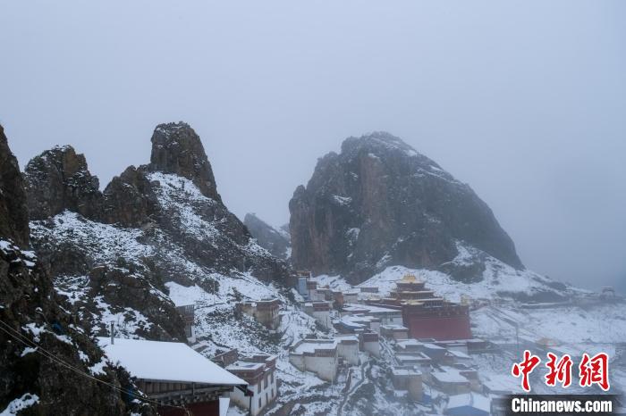 雍仲苯教孜珠寺風光?！〗w波 攝