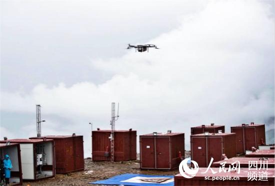 四川甘孜雅江縣引入無人機(jī)運(yùn)輸，拓寬群眾致富增收新渠道。（圖片由雅江縣委宣傳部提供）