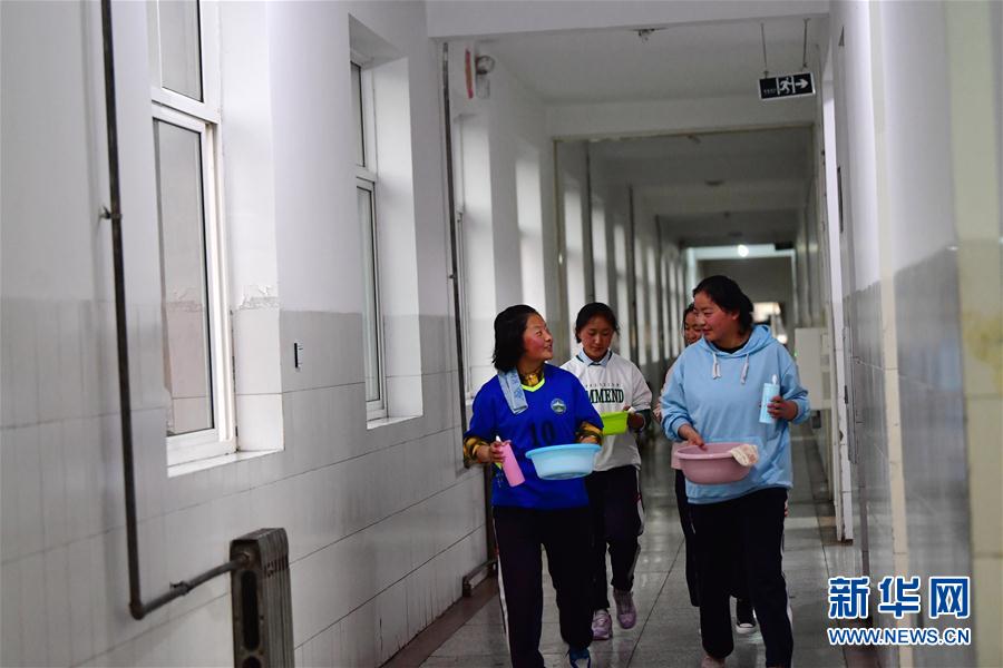 （體育·專題）（23）足球——踢球吧！草原女孩