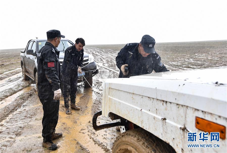 （圖文互動）（4）記者手記：可可西里，“挪”向“藏羚羊大產(chǎn)房”的14個半小時