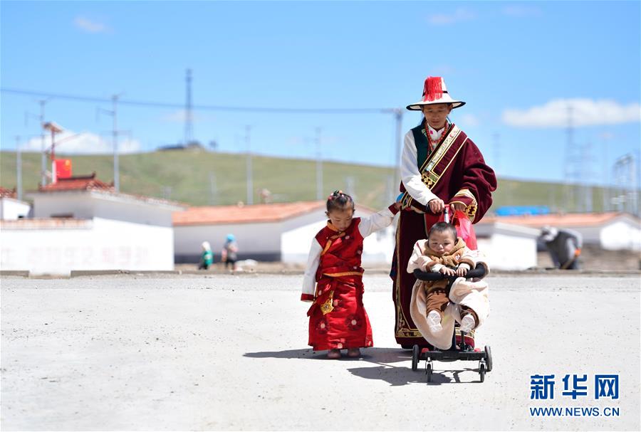 （走向我們的小康生活）（6）青?，敹啵狐S河源的幸福村