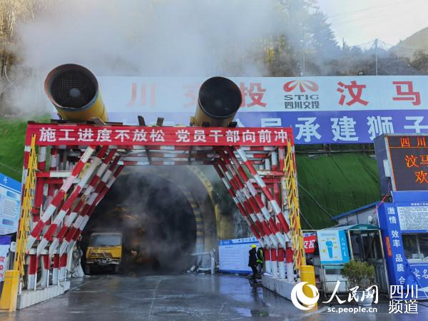 獅子坪隧道口。郭瑩 攝