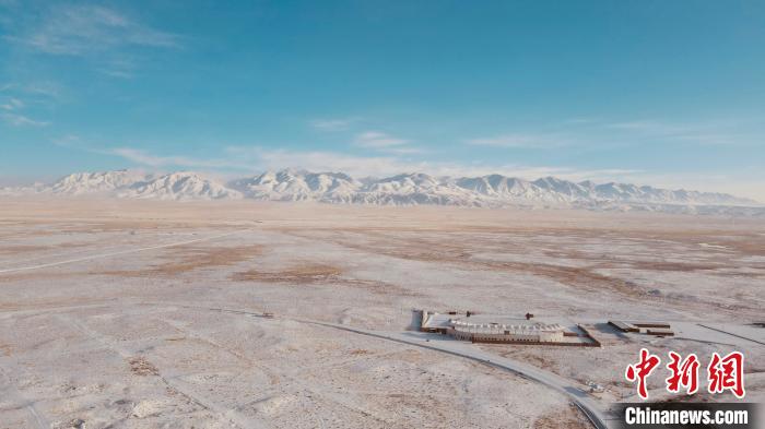 圖為冬季茶卡天空壹號景區(qū)?！±罱瓕?攝