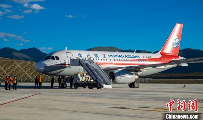 甘孜格薩爾機場。　劉炳科 攝