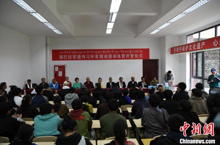 阿壩壤塘首個動漫訓練營開營儀式現(xiàn)場。(壤塘縣委宣傳部 供圖)