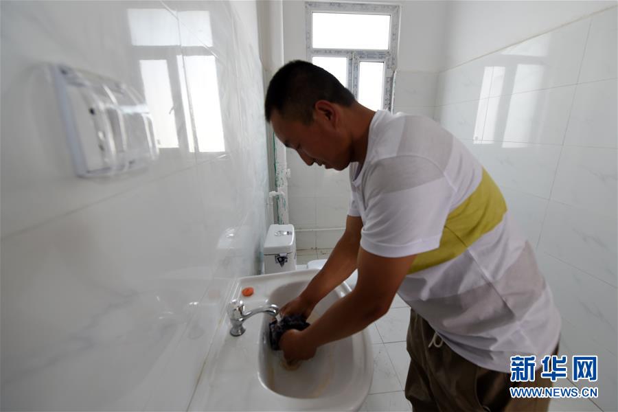 （新華全媒+）（23）千里“挪窩”，踏實開啟新生活