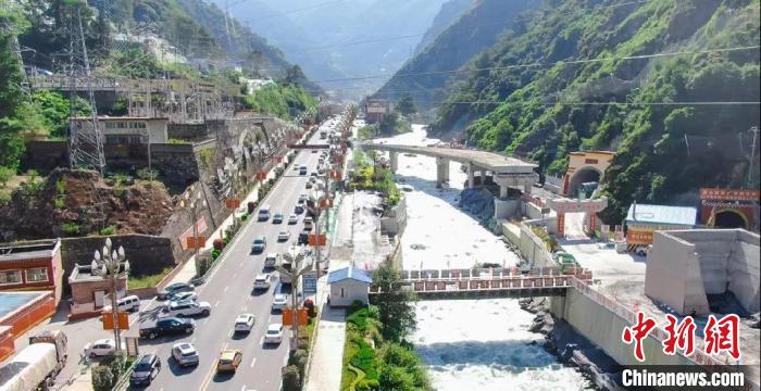 郭達(dá)山隧道進(jìn)口實(shí)況?！】蛋蛡髅焦﹫D