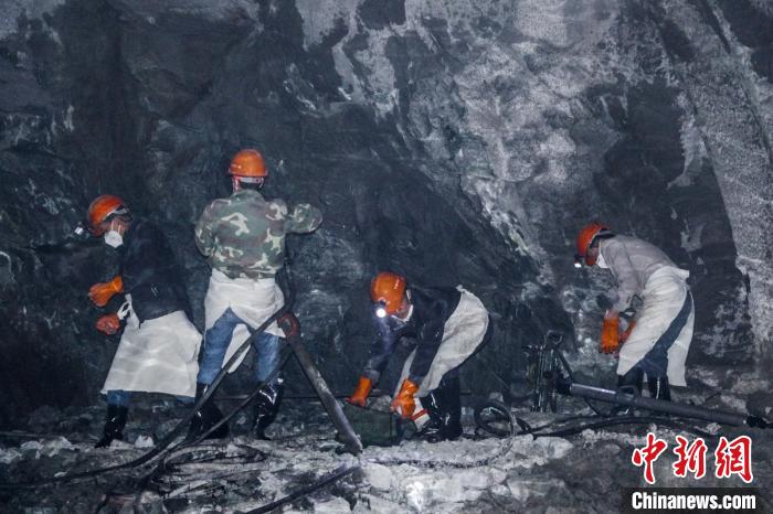 隧道開挖作業(yè)施工現(xiàn)場?！】蛋蛡髅焦﹫D