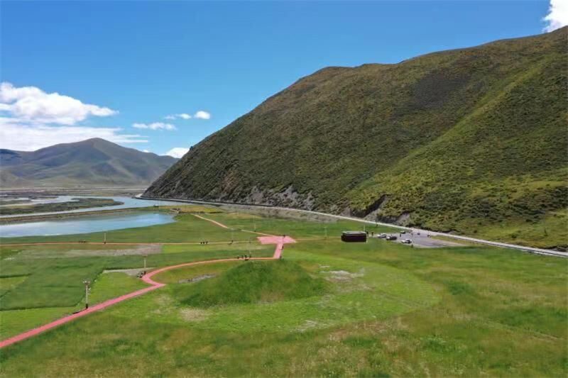 宜牛二村砂場(chǎng)生態(tài)修復(fù)后狀況。甘孜州石渠生態(tài)環(huán)境局供圖