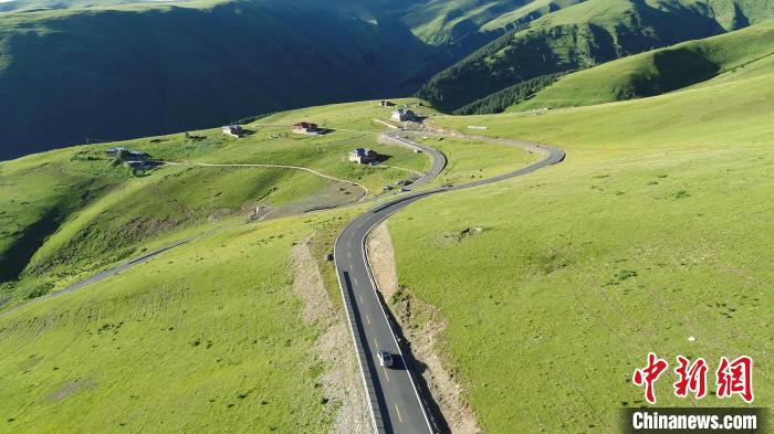 四川道孚：打通交通脈絡(luò)，連通百姓幸福