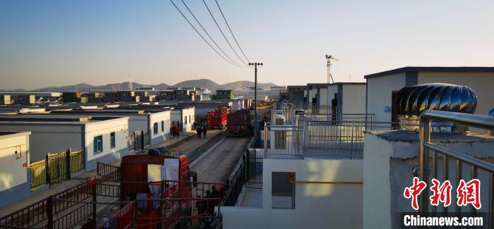 圖為蘭州新區(qū)移民安置區(qū)?！∥航ㄜ?攝