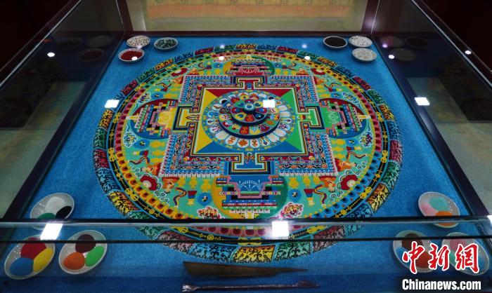 圖為藏醫(yī)藥佛壇城?！●R銘言 攝