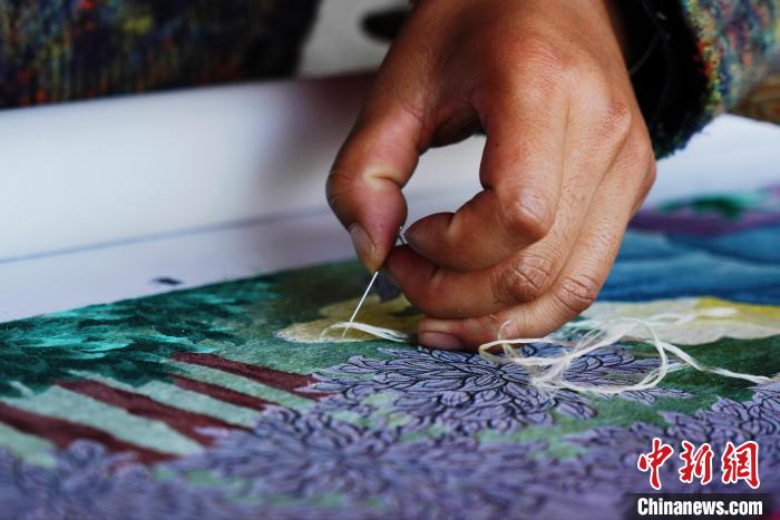 圖為“藏繡”細節(jié)圖?！●R銘言 攝