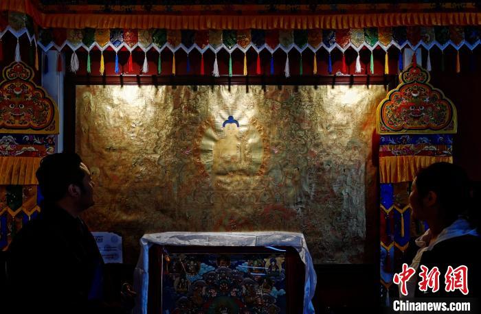 圖為使用金汁創(chuàng)作的金唐?！?zhí)砀?攝