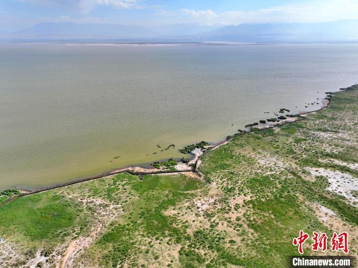 圖為航拍都蘭湖國(guó)家濕地公園?！∑钤鲚?攝