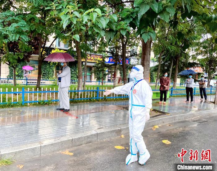 高原小城青海尖扎抗疫見(jiàn)聞：柔肩亦可擔(dān)重任，夫妻檔聞令而動(dòng)