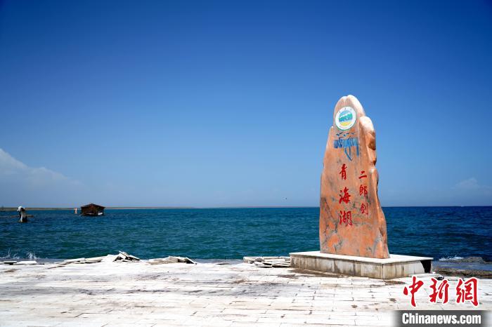 圖為青海湖景區(qū)一角?！O睿 攝