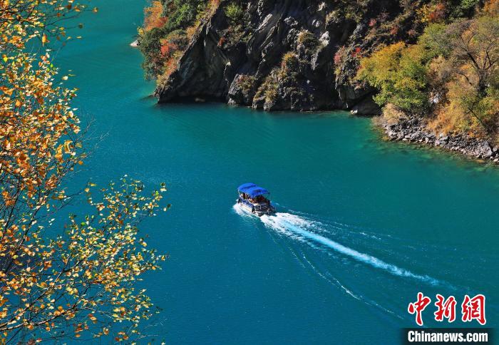 松坪溝風(fēng)光?！『吻搴?攝