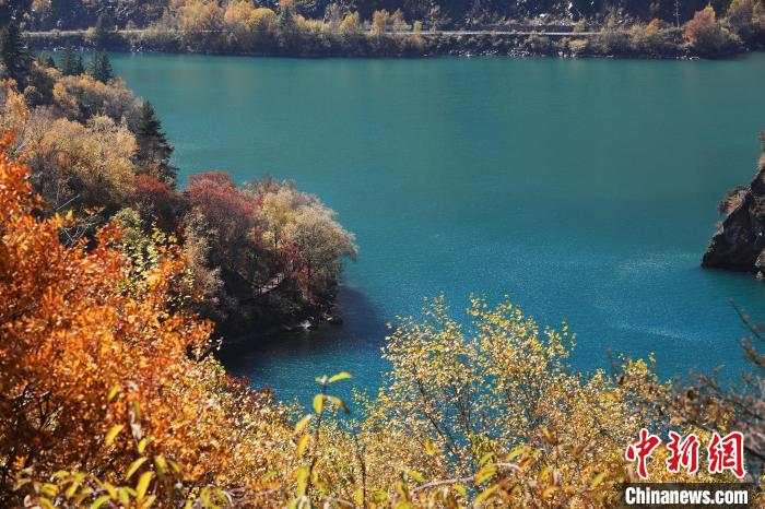 松坪溝風(fēng)光?！⑼?攝