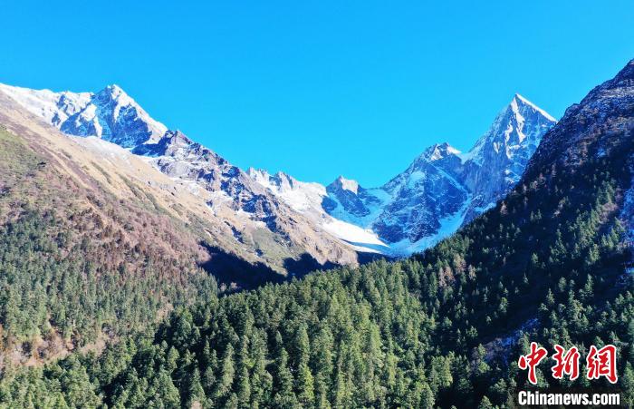 畢棚溝景區(qū)風(fēng)光?！“苍?攝