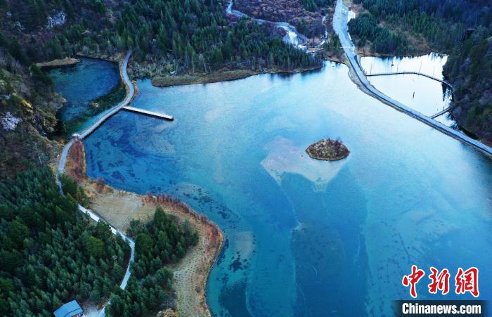 畢棚溝景區(qū)風(fēng)光?！“苍?攝