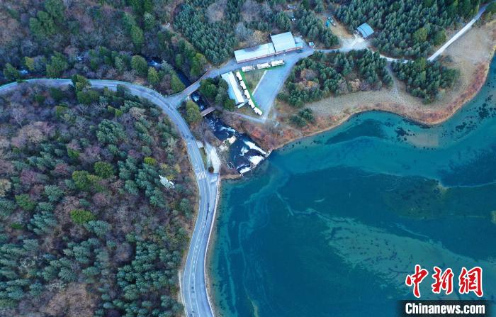 畢棚溝景區(qū)風(fēng)光?！“苍?攝