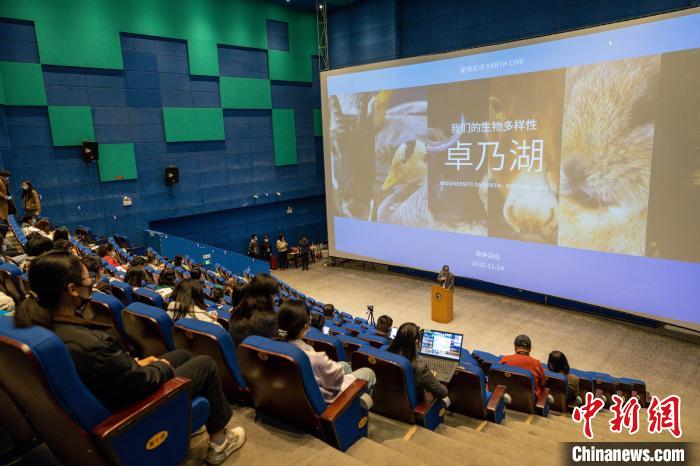 圖為首映式現(xiàn)場(chǎng)?！⊥踽?攝