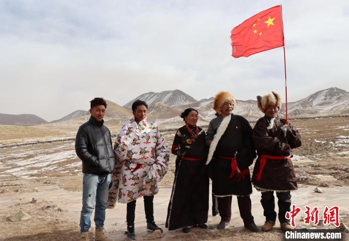 圖為青海省治多縣索加鄉(xiāng)干部群眾。(資料圖) 治多縣委宣傳部 供圖