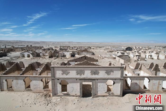 航拍青海省海西蒙古族藏族自治州茫崖市冷湖石油工業(yè)遺址保護(hù)區(qū)?！●R銘言 攝