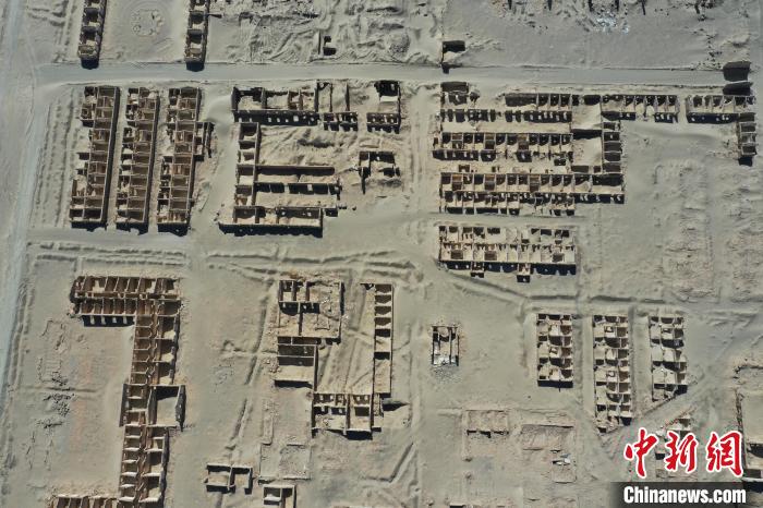 航拍青海省海西蒙古族藏族自治州茫崖市冷湖石油工業(yè)遺址保護區(qū)?！●R銘言 攝