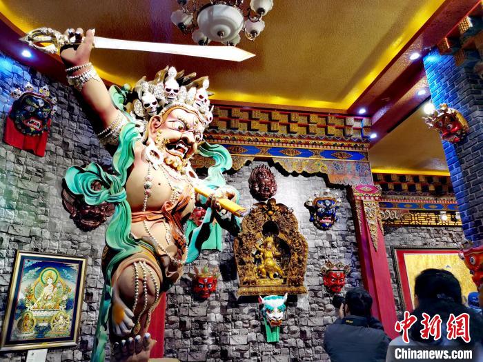 青海“金色谷地”熱貢：唐卡、泥塑璀璨奪目
