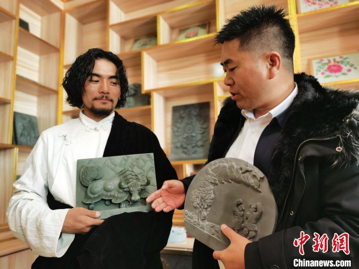 圖為石刻作品展示?！?zhí)砀?攝