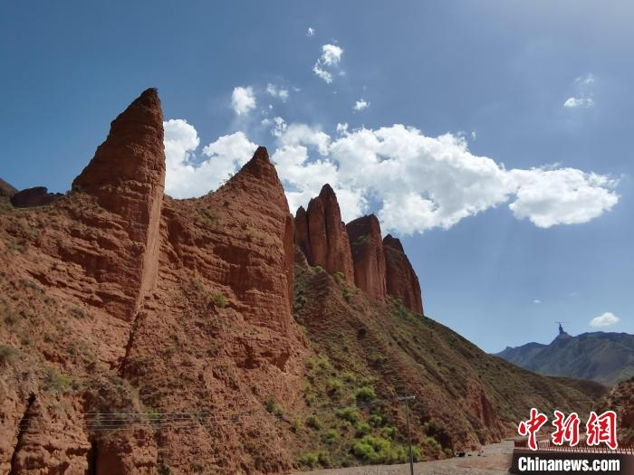 圖為坎布拉地貌。(資料圖) 張?zhí)砀?攝