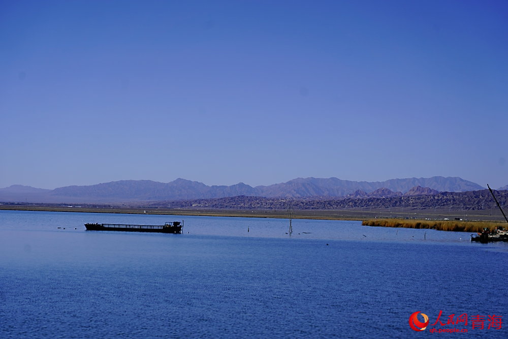 可魯克湖秋色如畫。人民網 陳明菊攝