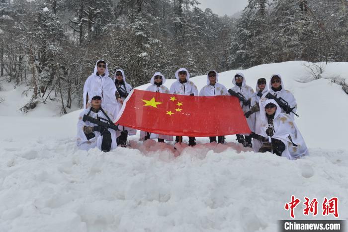 圖為主權(quán)宣誓?！铎o 攝