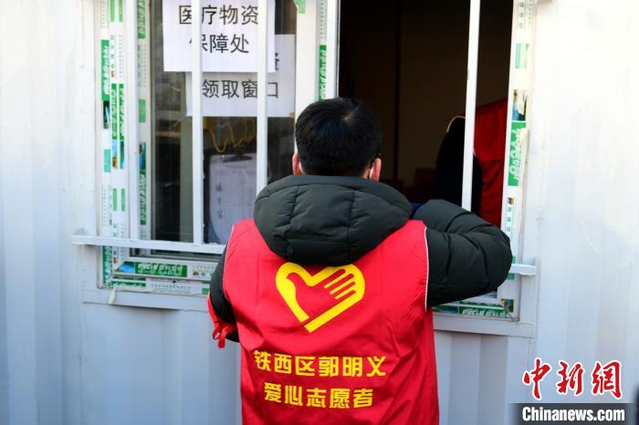 領防護用品。　鐵西區(qū)委宣傳部 攝