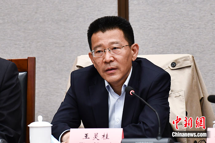 5月16日，由中國社會(huì)科學(xué)院西藏智庫、中國社會(huì)科學(xué)院民族學(xué)與人類學(xué)研究所主辦的第五屆西藏智庫國際論壇在北京舉行。中國社會(huì)科學(xué)院副院長王靈桂在致辭中表示，今年是西藏和平解放70周年，西藏人民團(tuán)結(jié)奮斗，把貧窮落后的舊西藏建設(shè)成經(jīng)濟(jì)發(fā)展、文化繁榮、社會(huì)進(jìn)步、環(huán)境良好、生活幸福的社會(huì)主義新西藏，西藏歷史上第一次徹底消滅了絕對貧困，同全國人民一起，西藏各族人民已經(jīng)走進(jìn)全面建成小康社會(huì)的新時(shí)代，進(jìn)入歷史發(fā)展的新坐標(biāo)。 <a target='_blank' ><p  align=