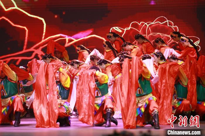 圖為農(nóng)行西藏分行演出現(xiàn)場?！∞r(nóng)行西藏分行 供圖