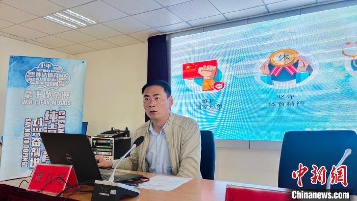西藏自治區(qū)體育科學研究所助理研究員、國家級純潔體育教育講師賈漢超講座?！∝暽＠?攝