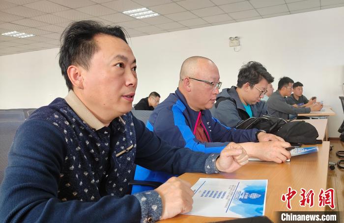 圖為培訓會現(xiàn)場?！∝暽＠?攝