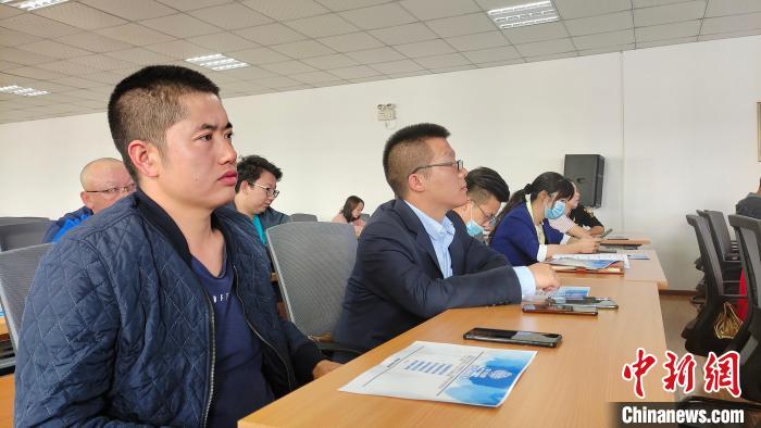 圖為培訓會現(xiàn)場?！∝暽＠?攝