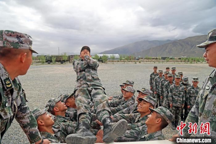 信任背摔?！《魏晡?攝