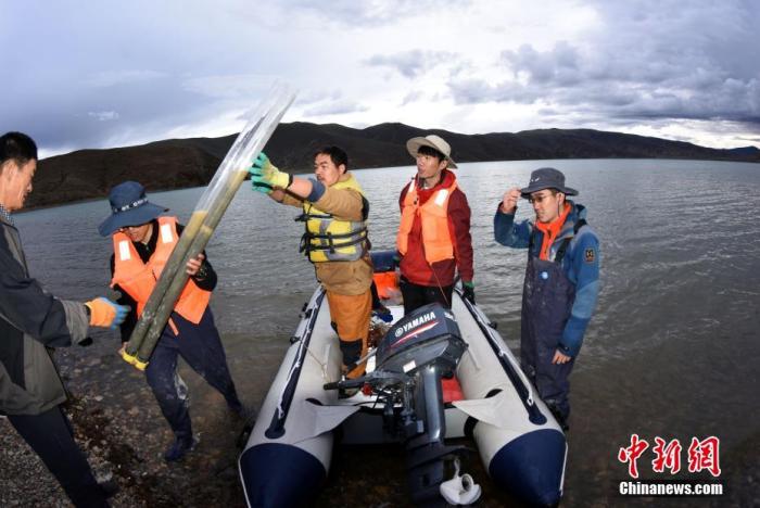 圖為科考隊員順利完成浪錯采樣滿載而歸。 <a target='_blank' ><p  align=