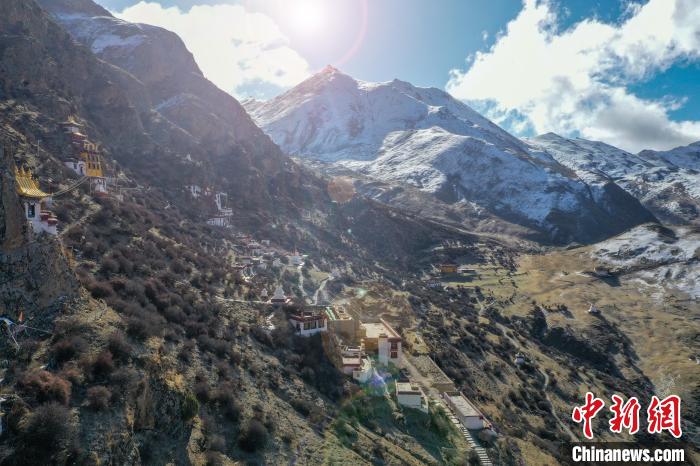 資料圖為拉薩市達(dá)孜區(qū)境內(nèi)的扎葉巴寺?！∝暩聛?lái)松 攝