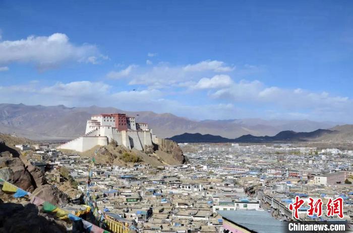 日喀則是“千山之宗，萬水之源”，有著大城市所向往的天然資源。　華東師大供圖