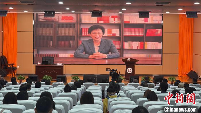 中國(guó)數(shù)百名專(zhuān)家學(xué)者齊聚共商西藏“穩(wěn)定、發(fā)展、生態(tài)、強(qiáng)邊”四件大事